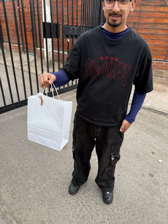 Cliente con su bolsa Lacabú